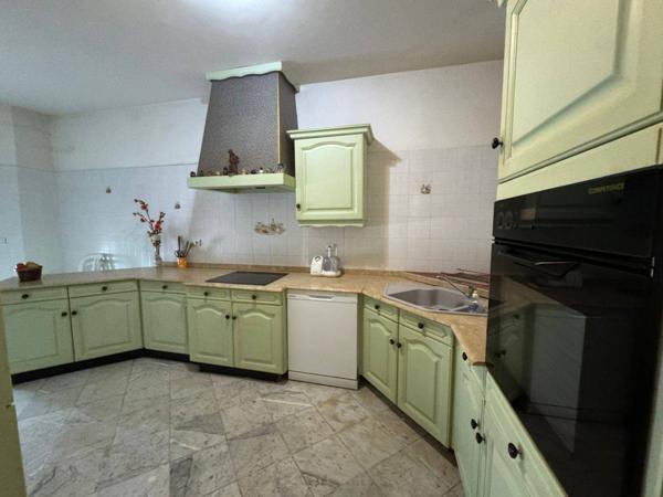 Maison T5 de 200 m² sur deux niveaux – 3 chambres et un bureau – Terrain 1050 m²  Les Abymes