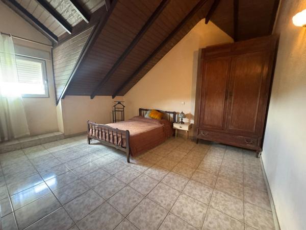 Maison T5 de 200 m² sur deux niveaux – 3 chambres et un bureau – Terrain 1050 m²  Les Abymes