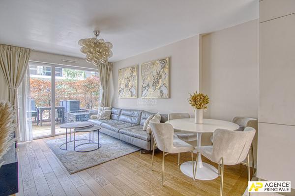 Versailles Notre-Dame Appartement 4 pièces 69.45 m² carrez avec terrasse de 27 m² 770 000 € **  - Référence  28108