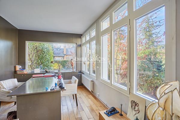 A vendre- VILLE-D'AVRAY MAISON ANCIENNE AVEC JARDIN, TERRASSE ET GARAGE