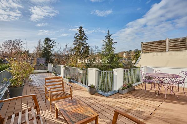 A vendre- VILLE-D'AVRAY MAISON ANCIENNE AVEC JARDIN, TERRASSE ET GARAGE
