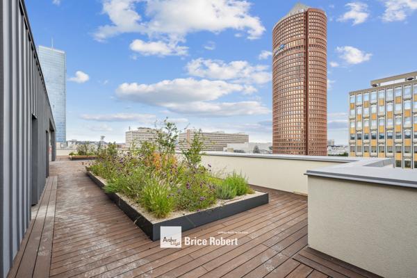 Bureaux à louer à Lyon Part-Dieu avec rooftop et certifications premium