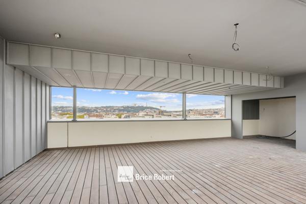 Bureaux à louer à Lyon Part-Dieu avec rooftop et certifications premium