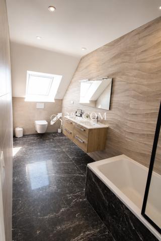 Maison
                                                                                                                                                                                                                                                                                                                        6 pièce(s)                                                                                                                                                                                                          4 chambre(s)                                                                                                                                                                                                          207  m²