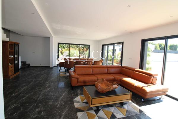 Maison
                                                                                                                                                                                                                                                                                                                        6 pièce(s)                                                                                                                                                                                                          4 chambre(s)                                                                                                                                                                                                          207  m²