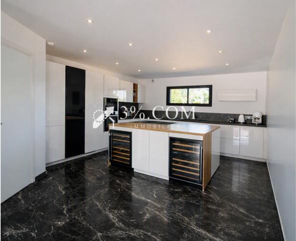 Maison
                                                                                                                                                                                                                                                                                                                        6 pièce(s)                                                                                                                                                                                                          4 chambre(s)                                                                                                                                                                                                          207  m²
