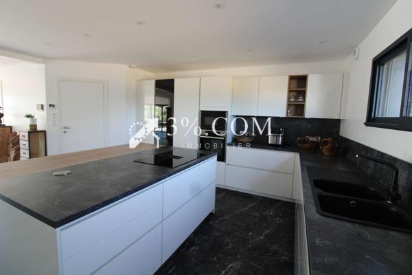 Maison
                                                                                                                                                                                                                                                                                                                        6 pièce(s)                                                                                                                                                                                                          4 chambre(s)                                                                                                                                                                                                          207  m²
