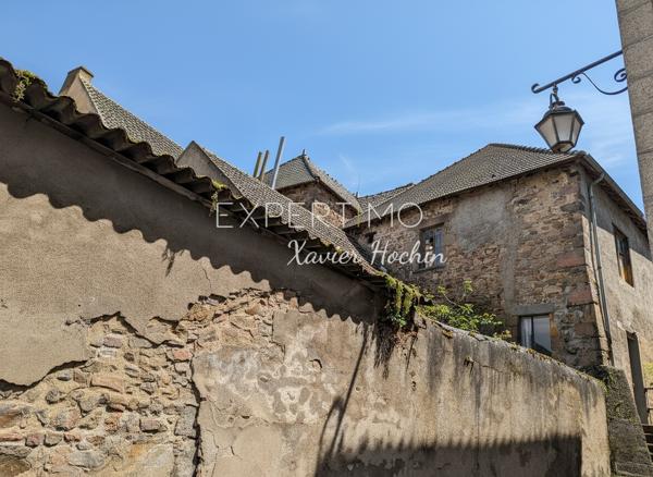 Montaigut-en-Combraille (63700) Maison de bourg avec ancien local commercial