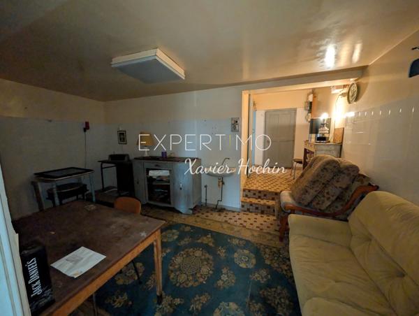 Montaigut-en-Combraille (63700) Maison de bourg avec ancien local commercial