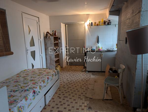 Montaigut-en-Combraille (63700) Maison de bourg avec ancien local commercial