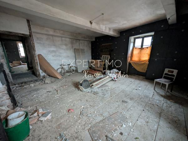 Montaigut-en-Combraille (63700) Maison de bourg avec ancien local commercial