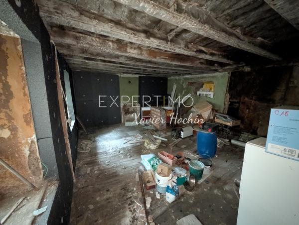 Montaigut-en-Combraille (63700) Maison de bourg avec ancien local commercial