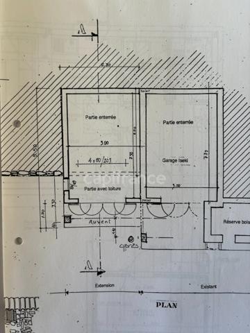 Bergerie de 300 m² implantée sur une parcelle de 64 928 m²...