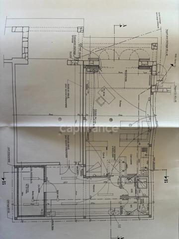 Bergerie de 300 m² implantée sur une parcelle de 64 928 m²...