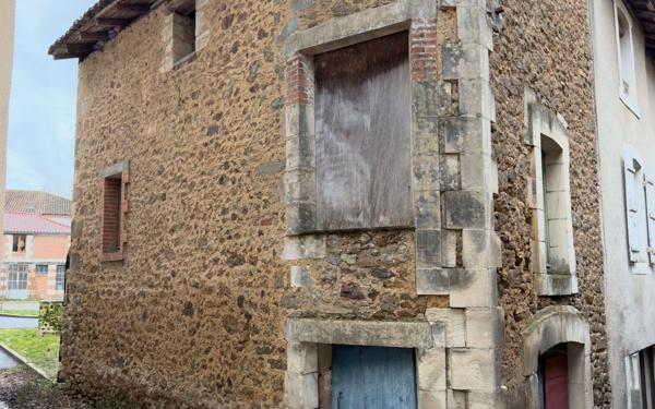 Maison à vendre    4 pièces • 74,97 m2 Rochechouart