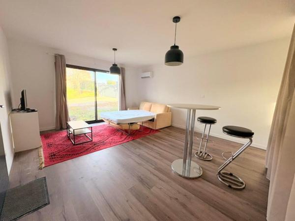 Maison comtemporaine de construction traditionnelle avec studio indépendant