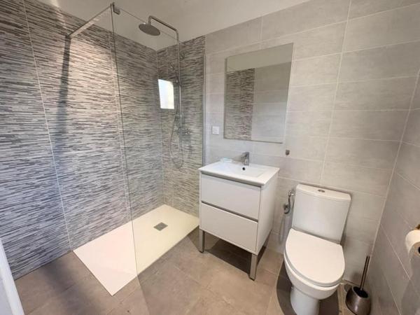 Maison comtemporaine de construction traditionnelle avec studio indépendant