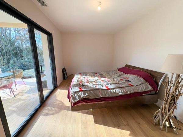 Maison comtemporaine de construction traditionnelle avec studio indépendant