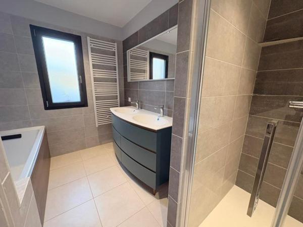 Maison comtemporaine de construction traditionnelle avec studio indépendant