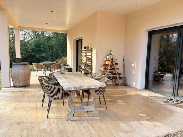 Maison comtemporaine de construction traditionnelle avec studio indépendant