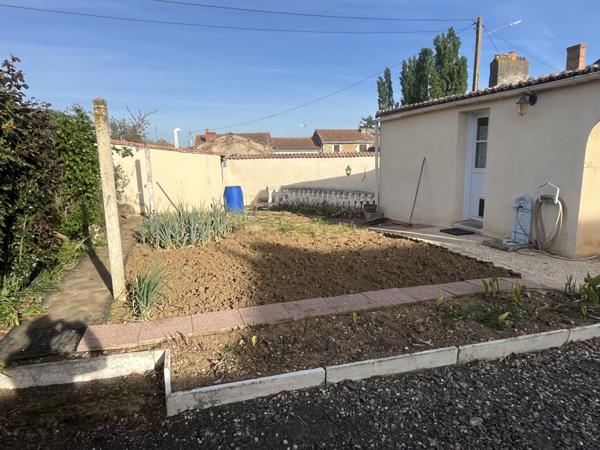 Sainte-Verge (79100) ref 104676 proche THOUARS maison en bon état type 4 sur terrain de 541 m2 dans quartier calme