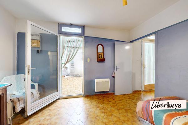 🔨 Maison avec cour au pied des rempart d'Avignon à rénover + Parking