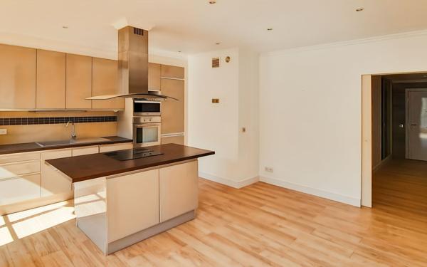 Appartement à vendre    3 pièces • 84 m2 Nice