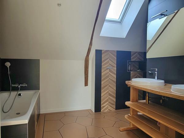 Maison 5 chambres avec dépendances - Au calme