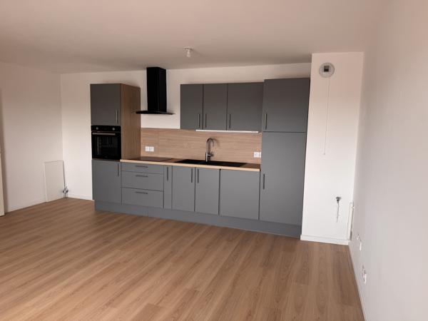Appartement
         3 pièces
        - 67 m² 220 000 € *