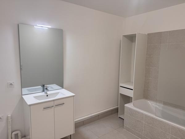 Appartement
         3 pièces
        - 67 m² 220 000 € *