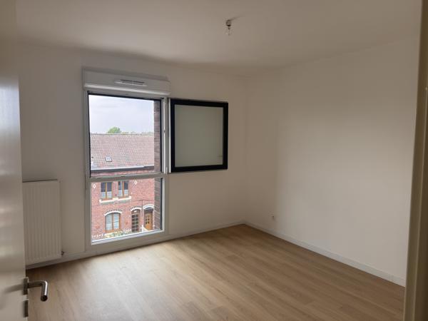 Appartement
         3 pièces
        - 67 m² 220 000 € *
