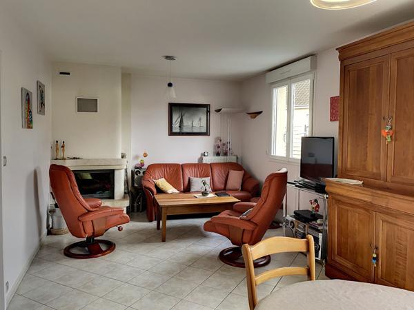 Changé : Maison plain-pied centre du bourg