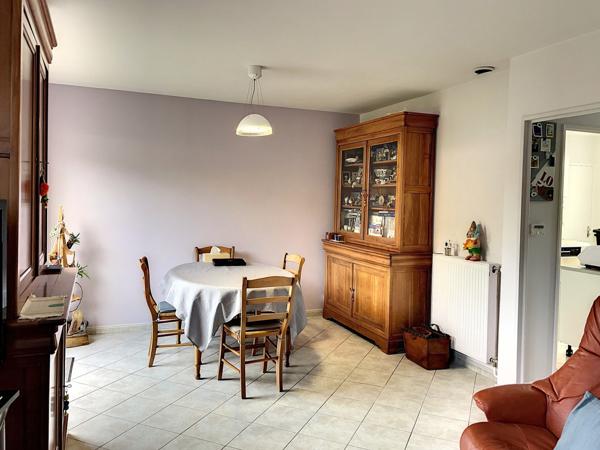 Changé : Maison plain-pied centre du bourg