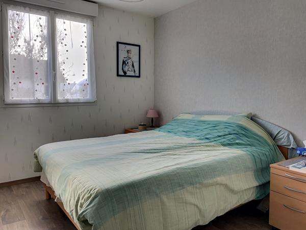 Changé : Maison plain-pied centre du bourg