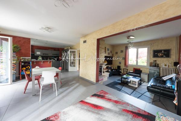 Maison familiale lumineuse avec joli jardin !