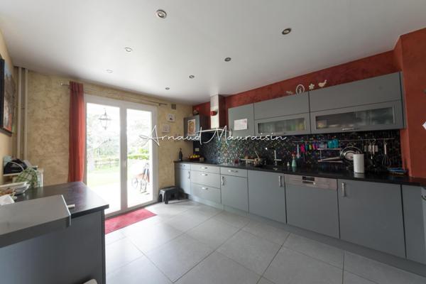 Maison familiale lumineuse avec joli jardin !