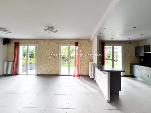 Maison familiale lumineuse avec joli jardin !