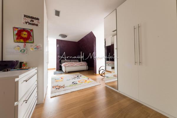 Maison familiale lumineuse avec joli jardin !