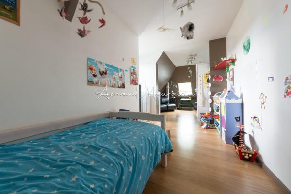 Maison familiale lumineuse avec joli jardin !