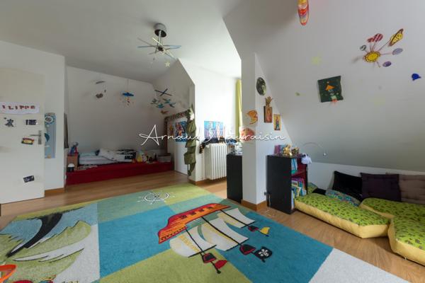 Maison familiale lumineuse avec joli jardin !