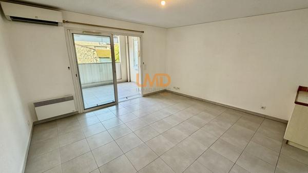 Roquebrune-sur-Argens village – T3 – terrasse couverte – garage