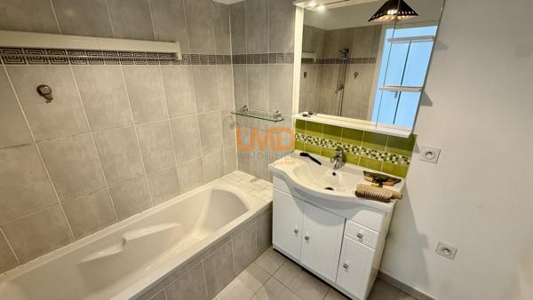 Roquebrune-sur-Argens village – T3 – terrasse couverte – garage