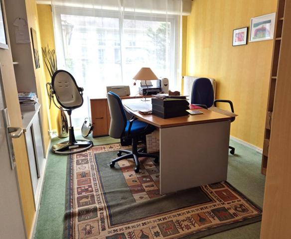 Belle Maison d'Architecte de 245 m² avec, Cour sécurisée, garage double, atelier, terrasses, dépendance et terrain clos, arboré et paysager de 1450 m²