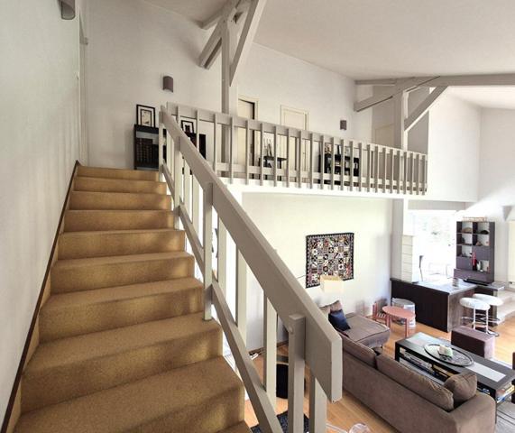 Belle Maison d'Architecte de 245 m² avec, Cour sécurisée, garage double, atelier, terrasses, dépendance et terrain clos, arboré et paysager de 1450 m²