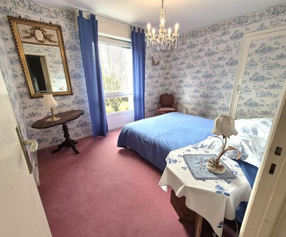 Belle Maison d'Architecte de 245 m² avec, Cour sécurisée, garage double, atelier, terrasses, dépendance et terrain clos, arboré et paysager de 1450 m²