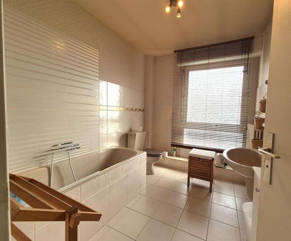 Belle Maison d'Architecte de 245 m² avec, Cour sécurisée, garage double, atelier, terrasses, dépendance et terrain clos, arboré et paysager de 1450 m²