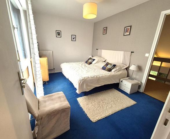 Belle Maison d'Architecte de 245 m² avec, Cour sécurisée, garage double, atelier, terrasses, dépendance et terrain clos, arboré et paysager de 1450 m²