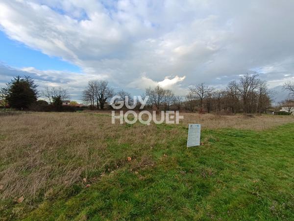 Rare à la vente - Terrain idéalement situé à Civens