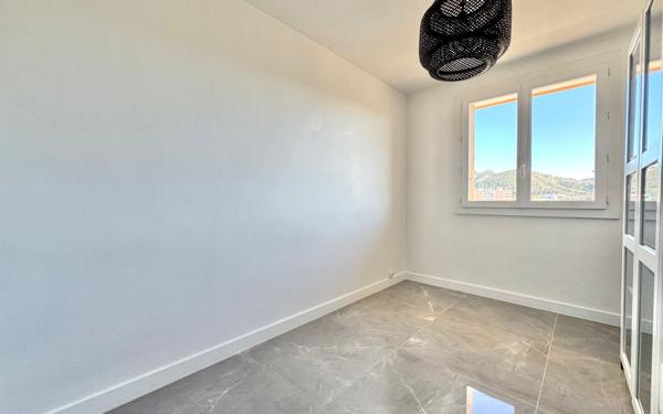 Appartement à vendre    3 pièces • 50,27 m2 Marseille 10