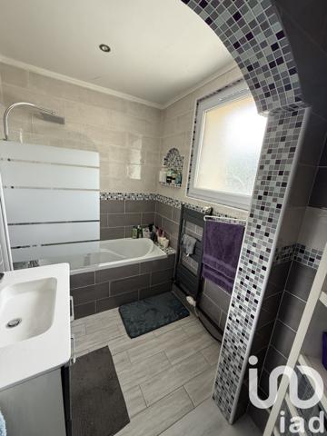 Maison 6 pièces de 183 m² à Sainte-Colombe (77650)